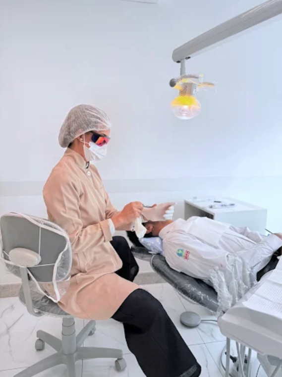 Procedimento odontológico realizado na Grand Sorriso